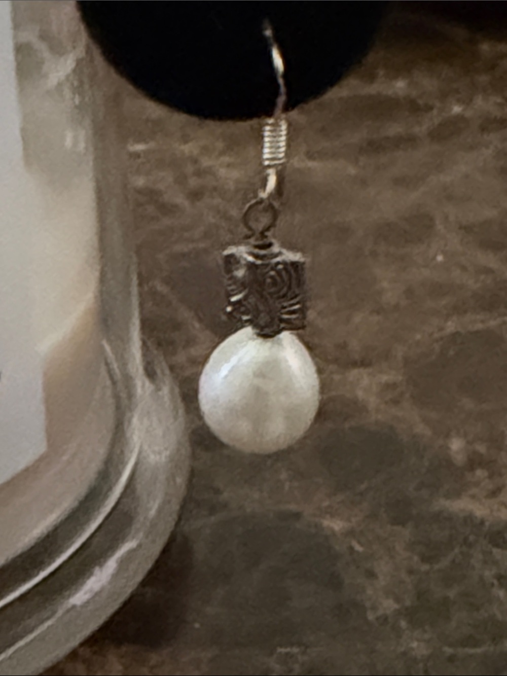 Fresh water white teardrop shaped sterling silver stamped wires pierced earrings - Picture 8 of 12